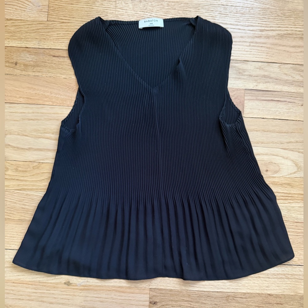 Babaton Black Sleeveless V-neck Top